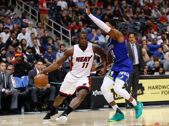 韦特斯带球突破