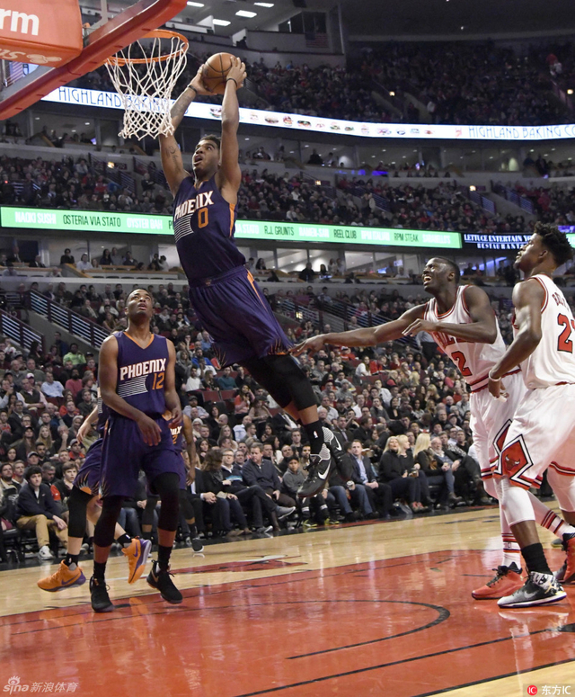 克里斯飞身暴扣