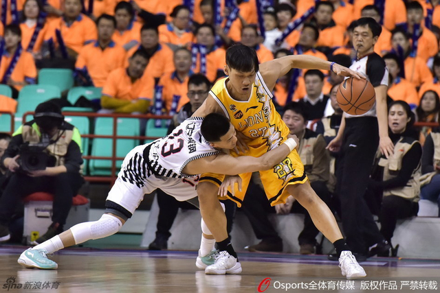 郭艾伦凶狠防守