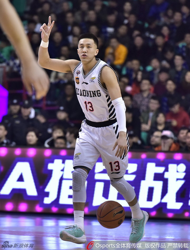 郭艾伦组织进攻