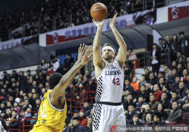 兰多夫跳投出手