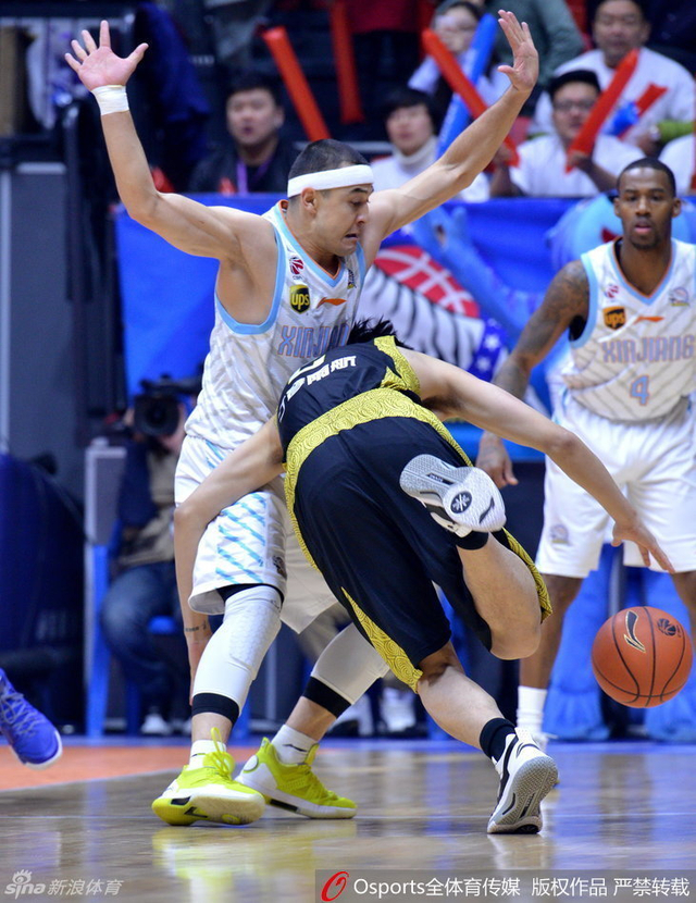 丁彦雨航失去平衡