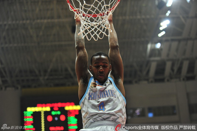 亚当斯霸气挂筐