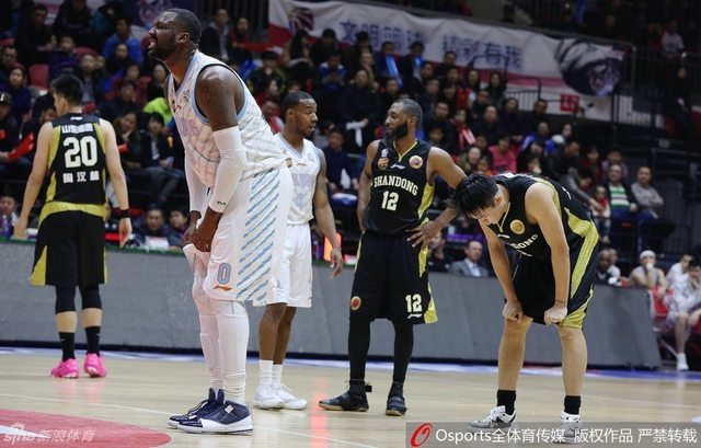 布莱切表情痛苦