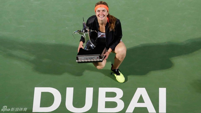 迪拜赛斯维托丽娜胜沃兹折桂