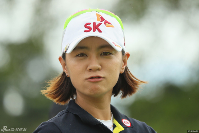 崔罗莲扮可爱脸