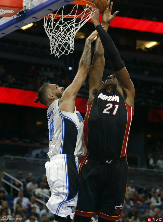 怀特塞德投篮受阻