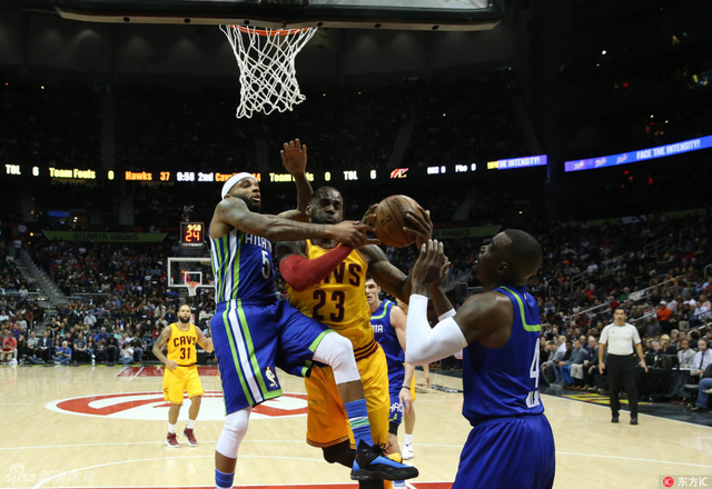 詹姆斯强行突破