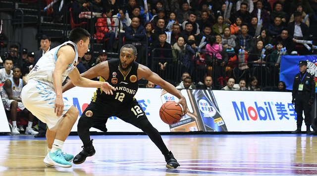 普莱斯准备进攻