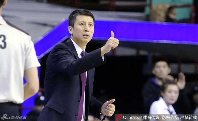 郭士强竖大拇指