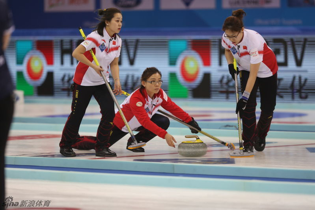 女子冰壶世锦赛中国7-5丹麦