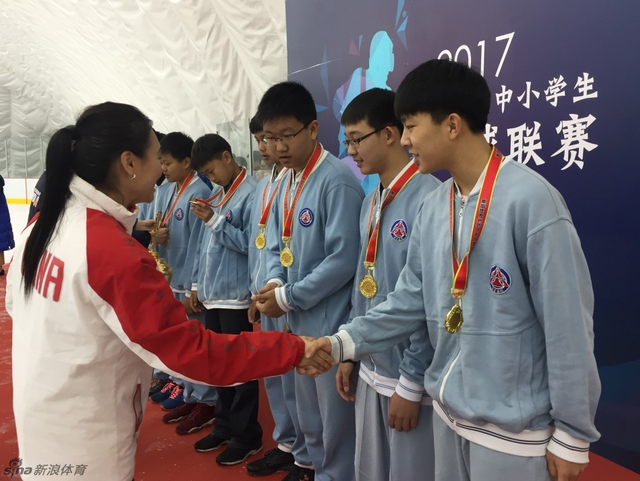 2017年西城区中小学生冰球联赛圆满落幕
