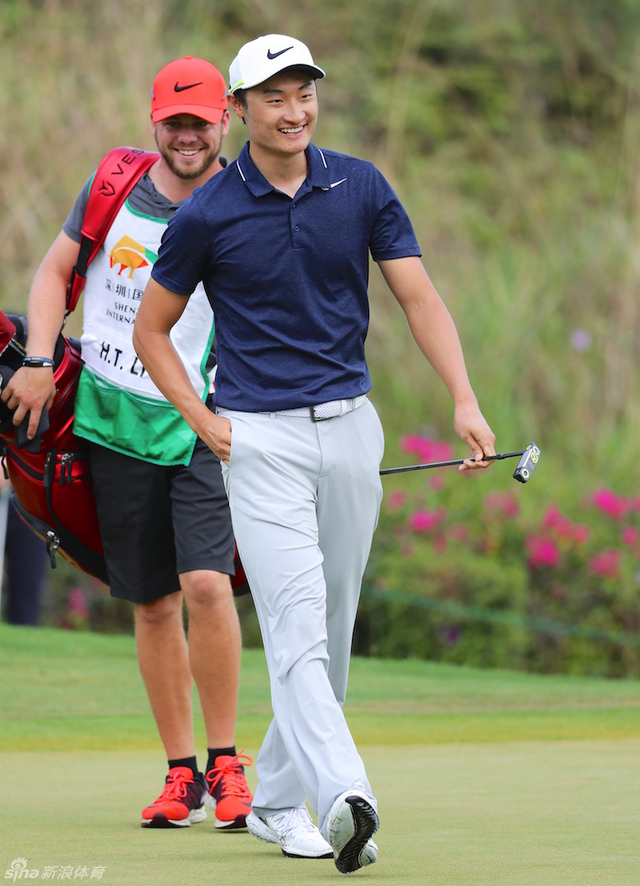 李昊桐笑容满面