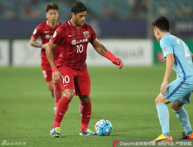 胡尔克面对防守