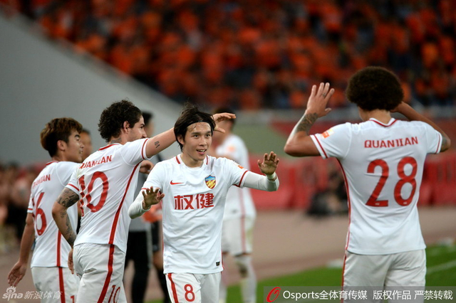 队友与张修维庆祝反超