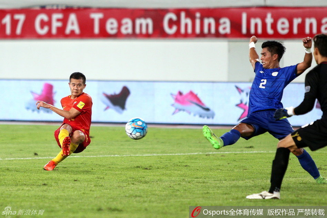 黄博文倒地卧射