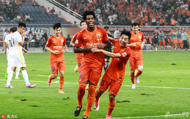 吉尔漂亮的头球破门