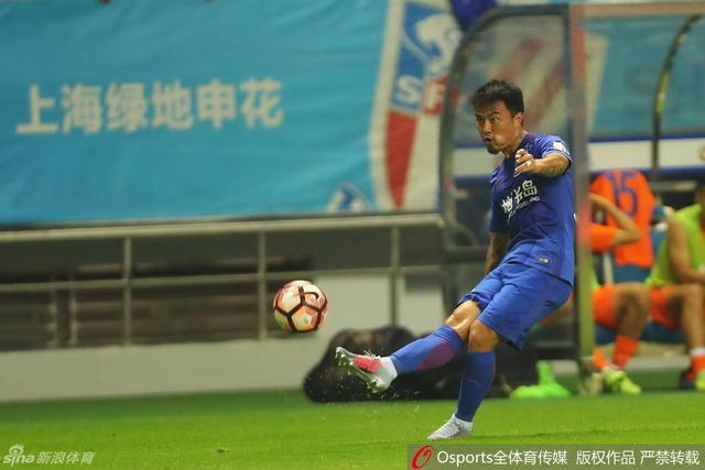 曹赟定出球瞬间