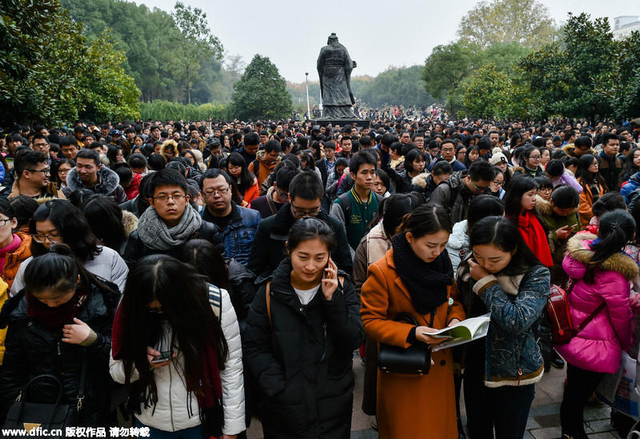 公务员笔试科目开考 140万人争2.7万名额