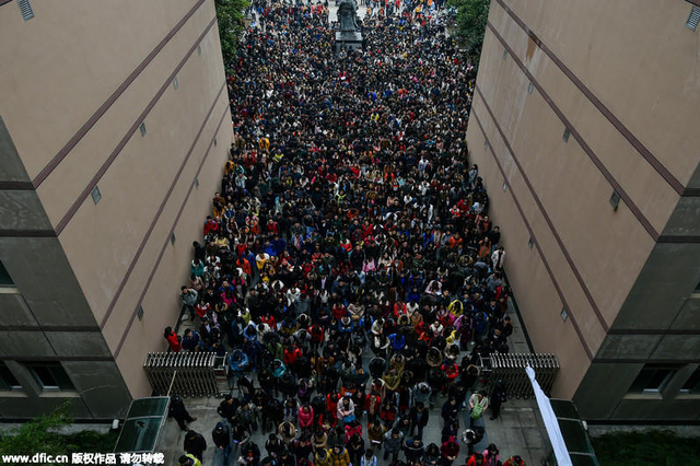 公务员笔试科目开考 140万人争2.7万名额
