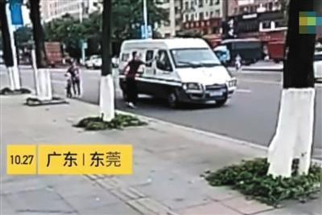 男子追砸运钞车被击毙 为何砸车