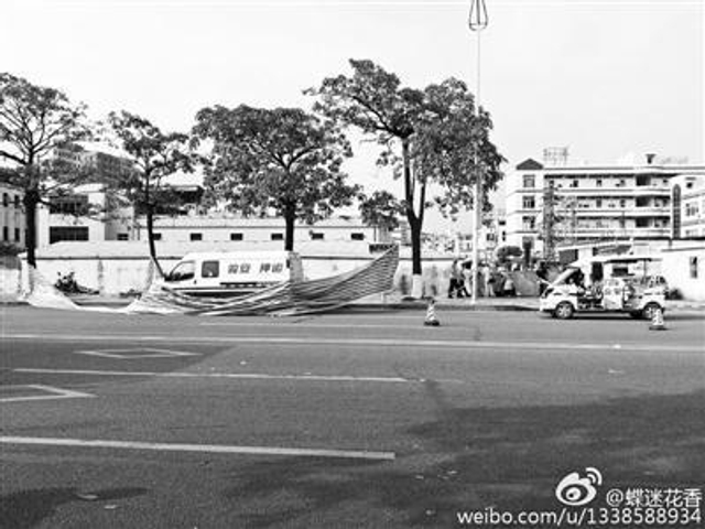 男子追砸运钞车被击毙 为何砸车