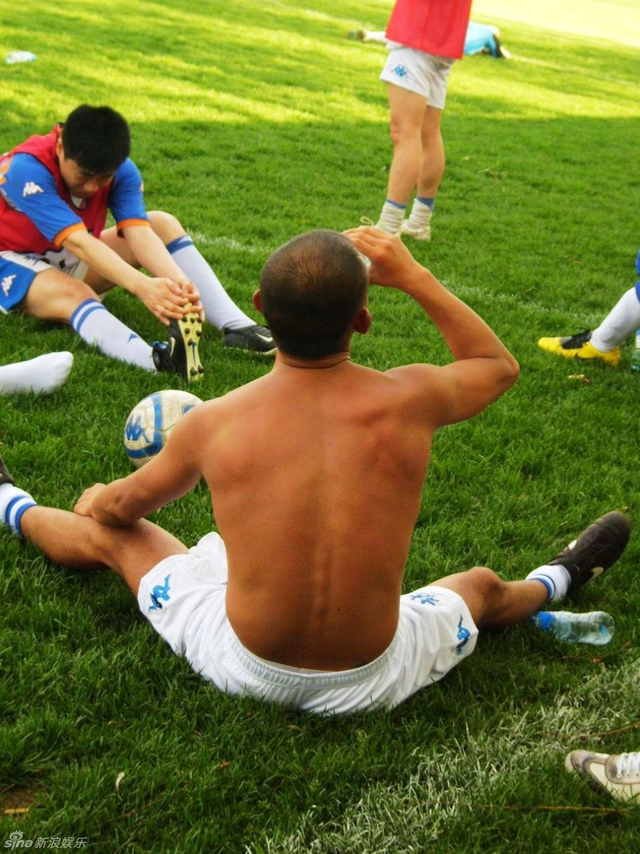 新秀球员崭露头角 老将坚守书写传奇篇章