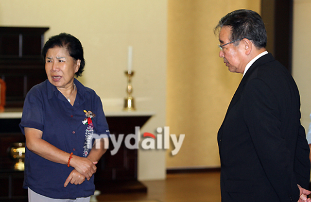 幻灯崔佛岩金美花吊唁已故搞笑明星白南峰 新浪图片