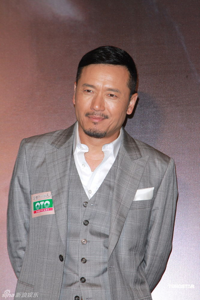 苗侨伟赞黄日华女儿 弃股票改买黄金保值_新浪图片