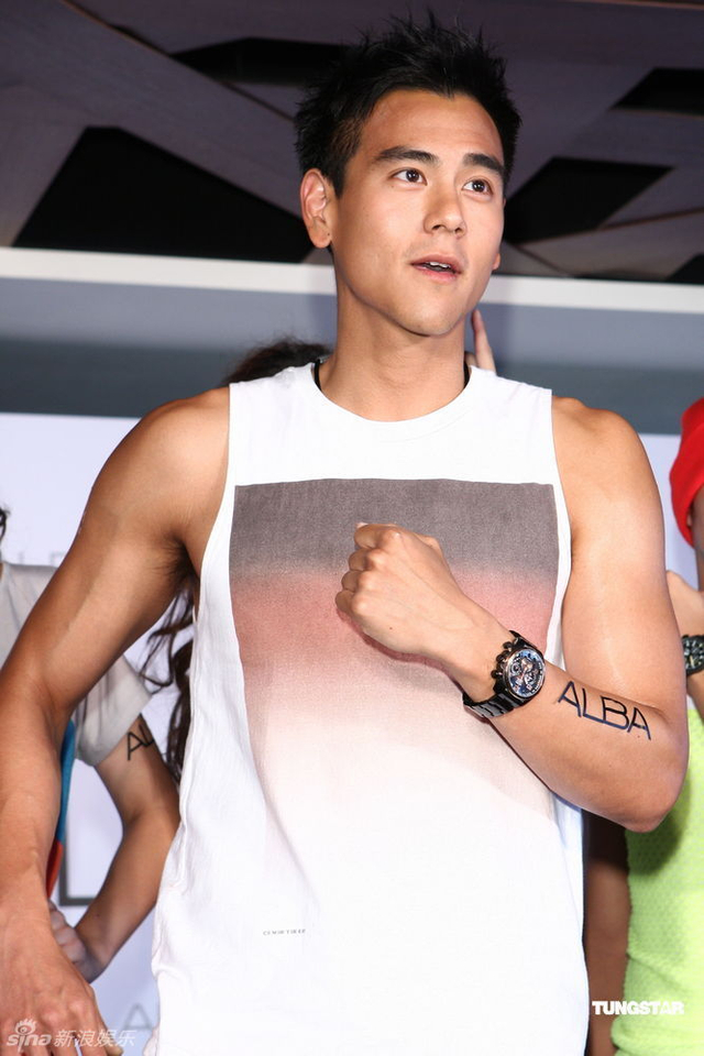 阿信》后彭于晏练出一身好身材,受到多个时尚品牌青睐,今日(12日)特地