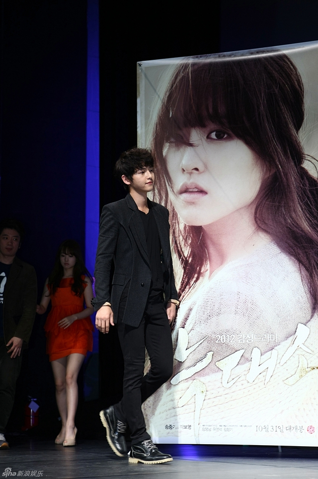 韩片《狼族少年》发布宋仲基朴宝英亮相