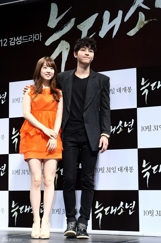 韩片《狼族少年》发布宋仲基朴宝英亮相