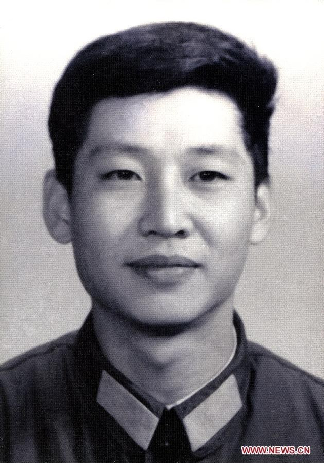 1979年，在中央军委办公厅工作时的习近平。新华社