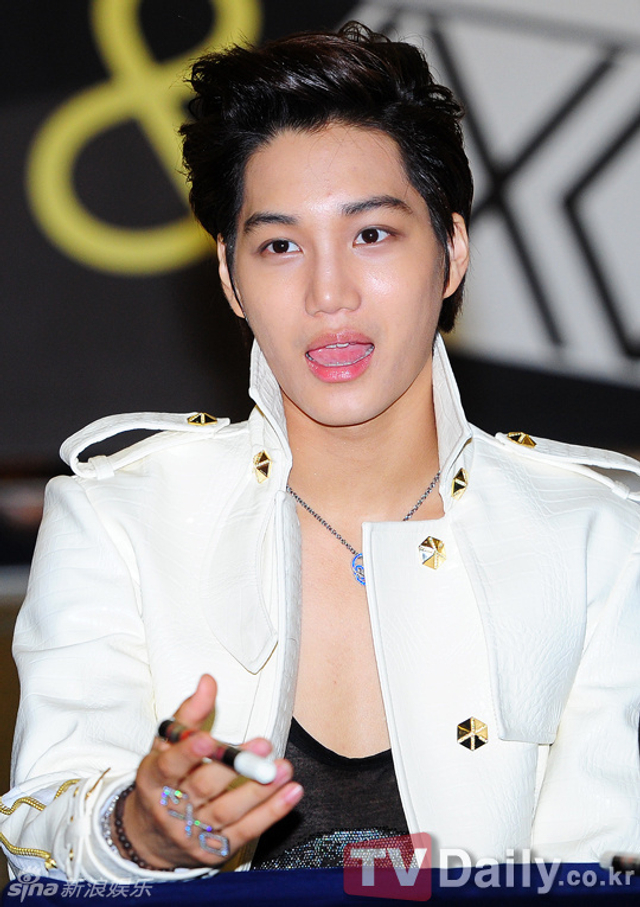 exo-k成员kai迎接二十岁成人礼_新浪图片