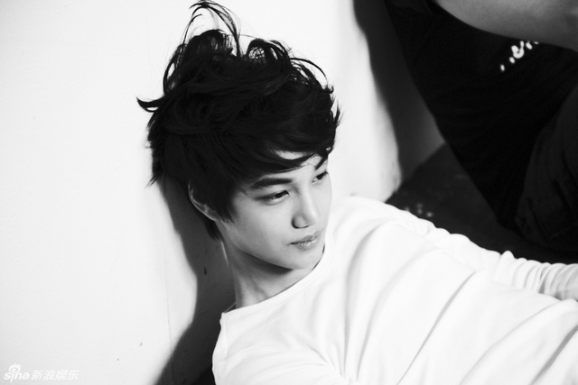 exo-k成员kai迎接二十岁成人礼_新浪图片