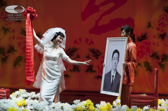白七爷妹妹与照片结婚的片段堪称经典