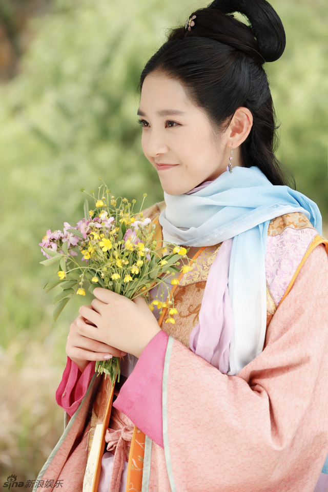 7/7 新浪娱乐讯 电视剧《隋唐演义》中唐艺昕饰演单纯可爱的单盈盈，对秦