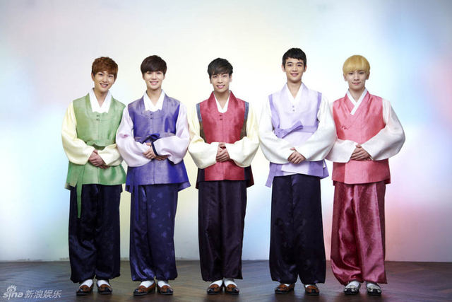 SHINee穿传统韩服恭祝新年