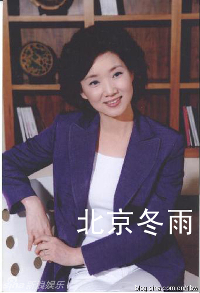 央视女主播李修平大学照青涩清新 