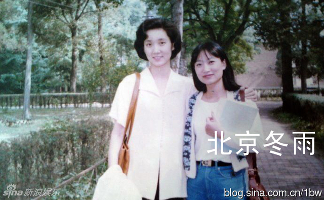 央视女主播李修平大学照青涩清新 