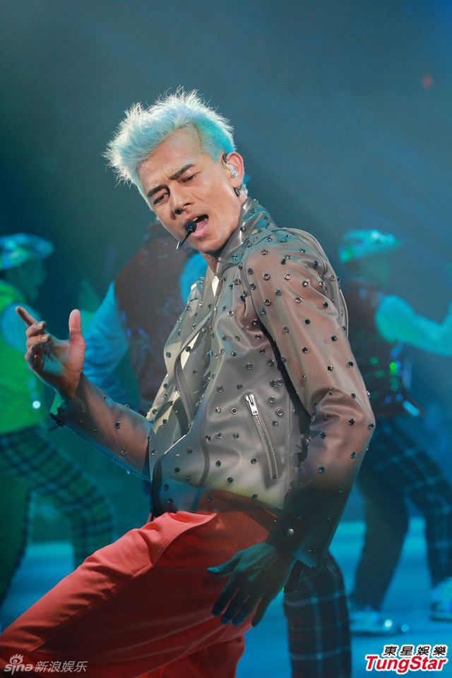 高清郭富城透视装秀胸肌 演唱会虚惊一场