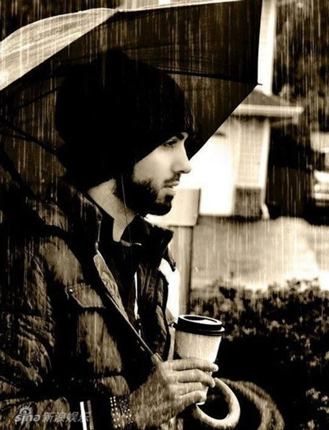 阿联酋帅哥微博走红 原为迪拜名模