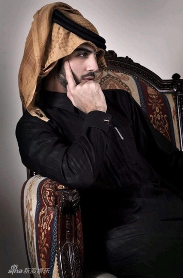 阿联酋帅哥微博走红 原为迪拜名模