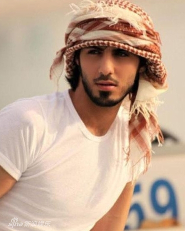阿联酋帅哥微博走红 原为迪拜名模