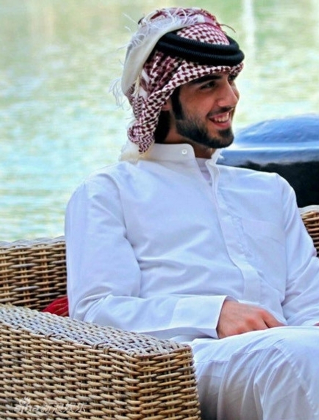 阿联酋帅哥微博走红 原为迪拜名模