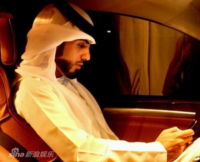 阿联酋帅哥微博走红 原为迪拜名模