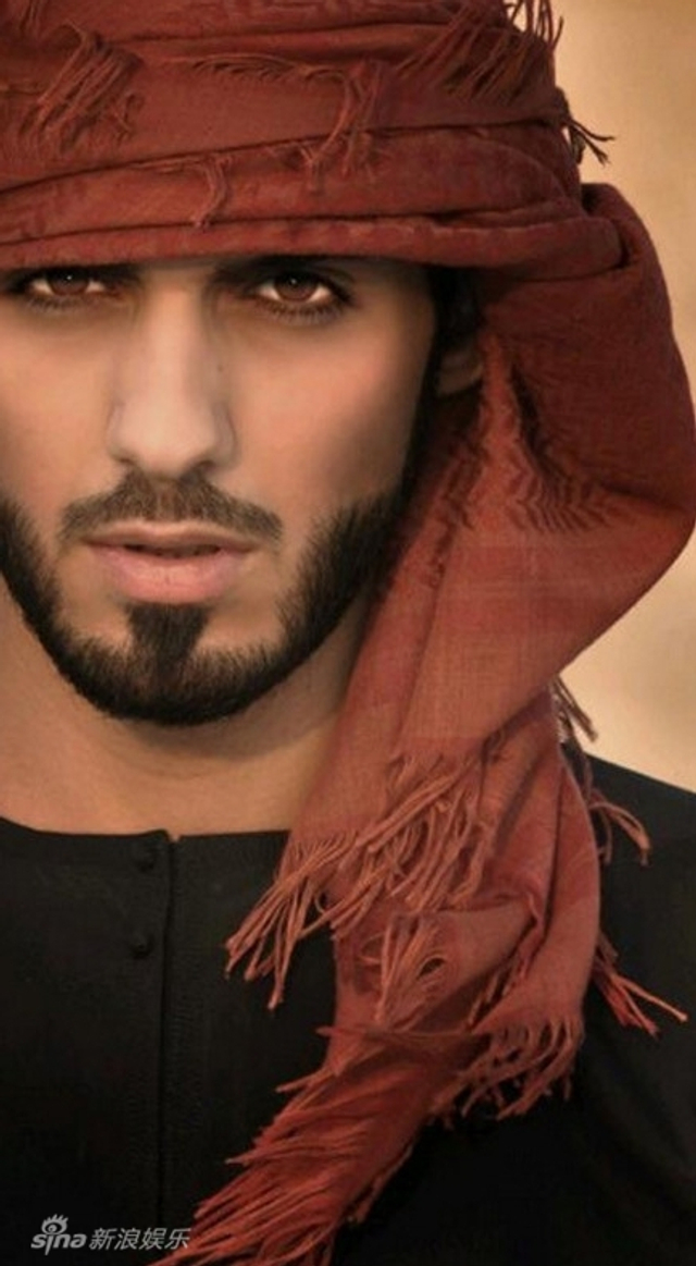 阿联酋帅哥微博走红 原为迪拜名模