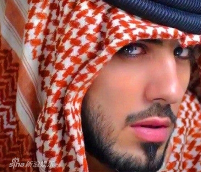 阿联酋帅哥微博走红 原为迪拜名模