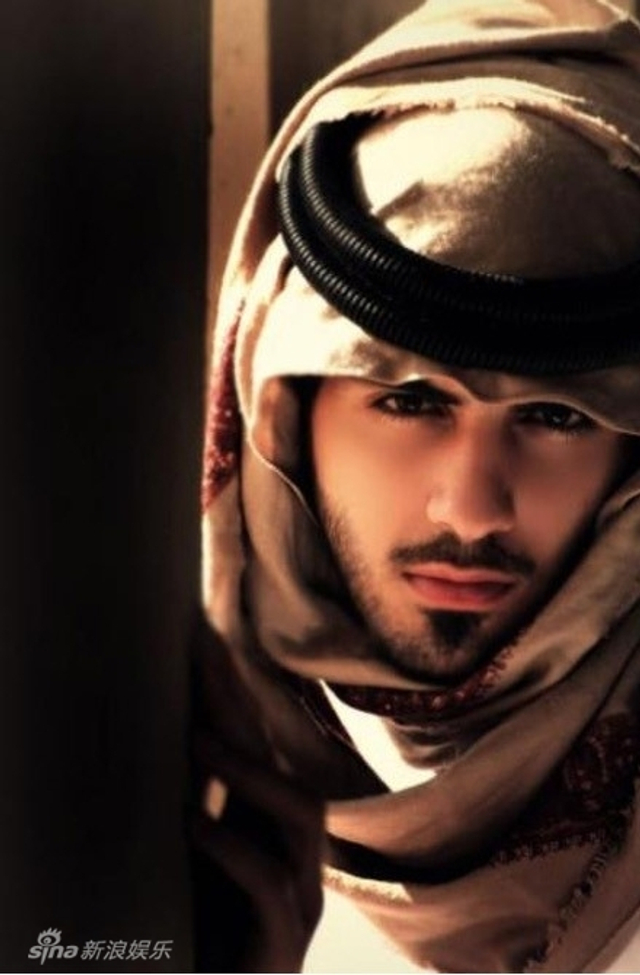 阿联酋帅哥微博走红 原为迪拜名模