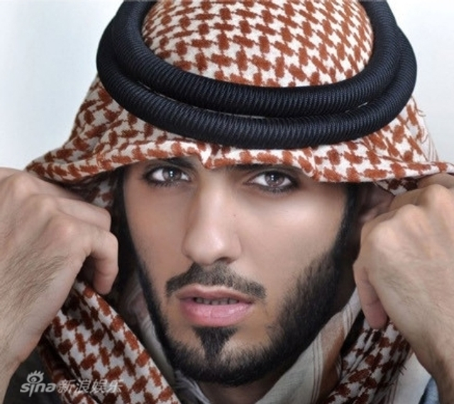 阿联酋帅哥微博走红 原为迪拜名模